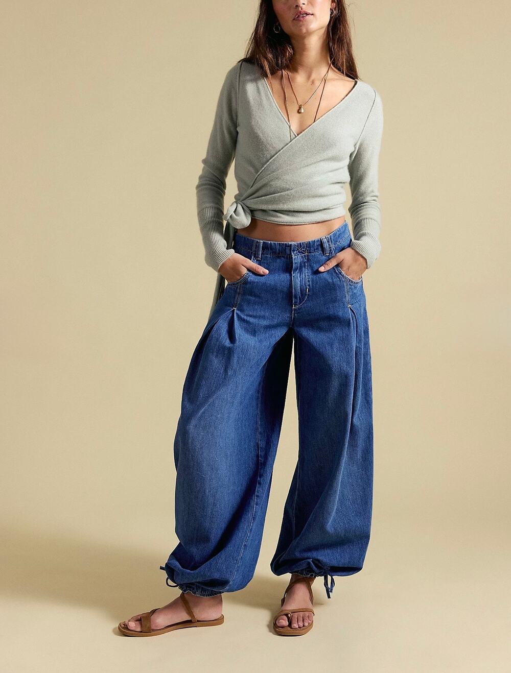 We The Free Women's Moonshadow Essential Lotus Balloon Jeans Size 28